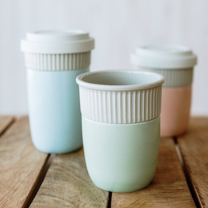 DOUBLEWALLS Porcelánový dvoustěnný šálek, světle modrý 200 ml
